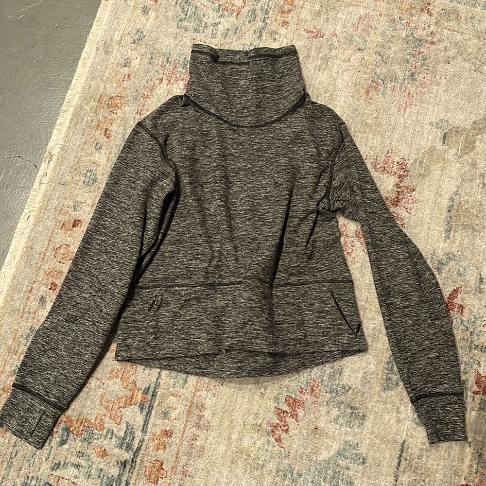 Lululemon gray ready to rulu turtleneck
